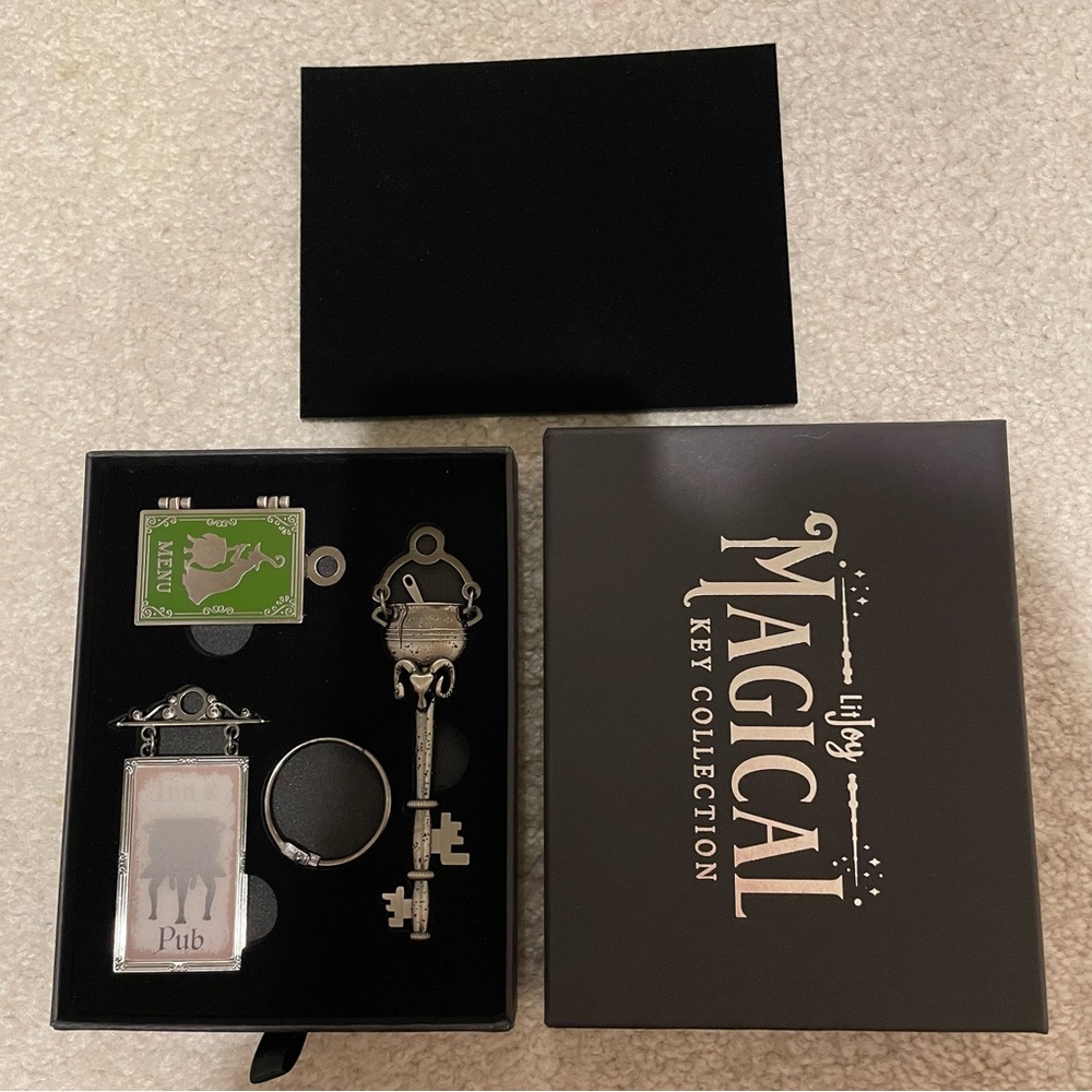 LitJoy Harry Potter Magical 'The Cracked Kettle Pub Key #22'